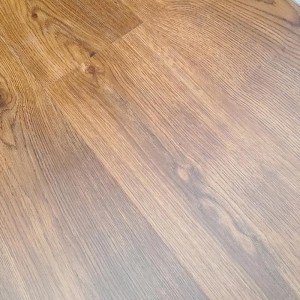 Pavimento laminado claro e escuro de 10 mm