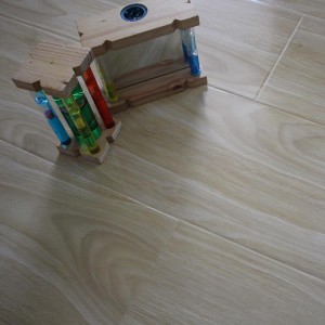 Natural oak color 12mm laminate flooring